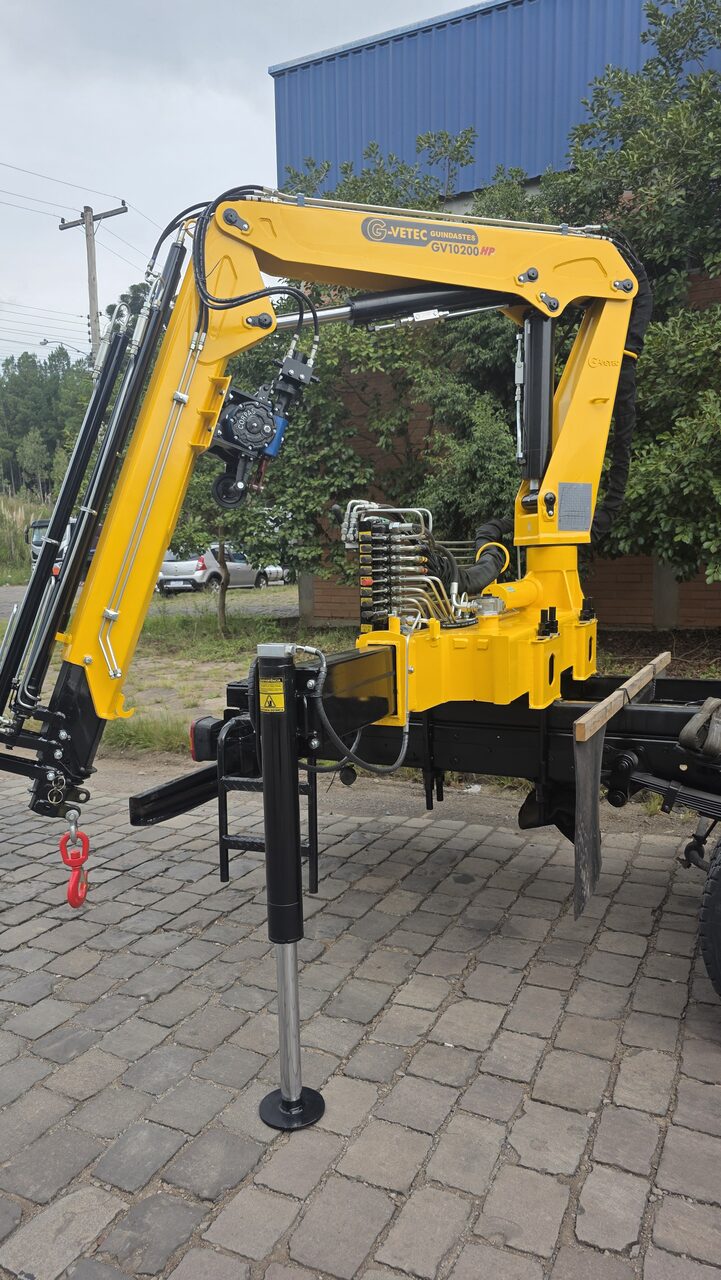 Guindauto G-Vetec GV10200HP montado em caminhão